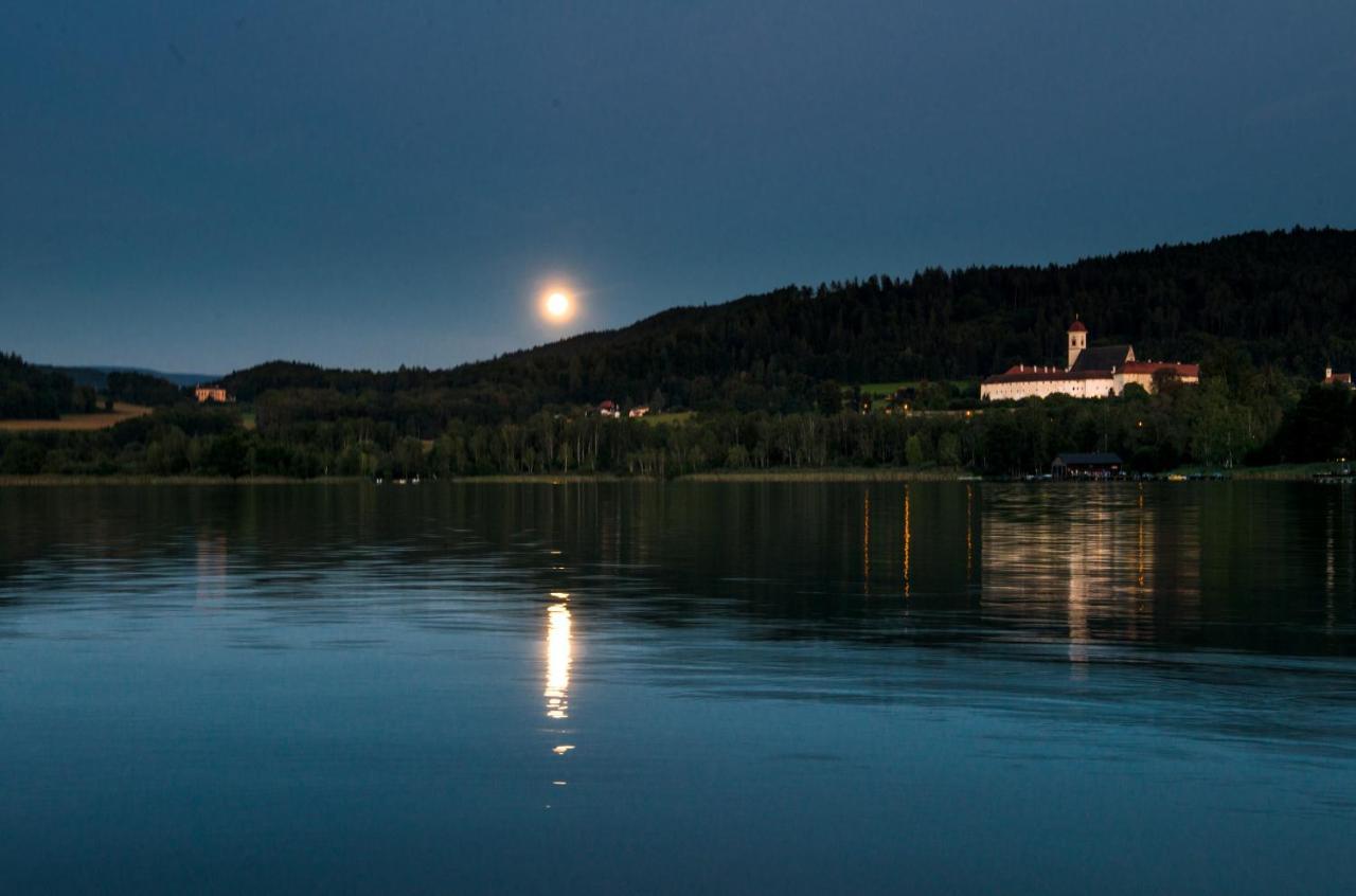 Hotel Seehof Sankt Georgen am Längsee Buitenkant foto